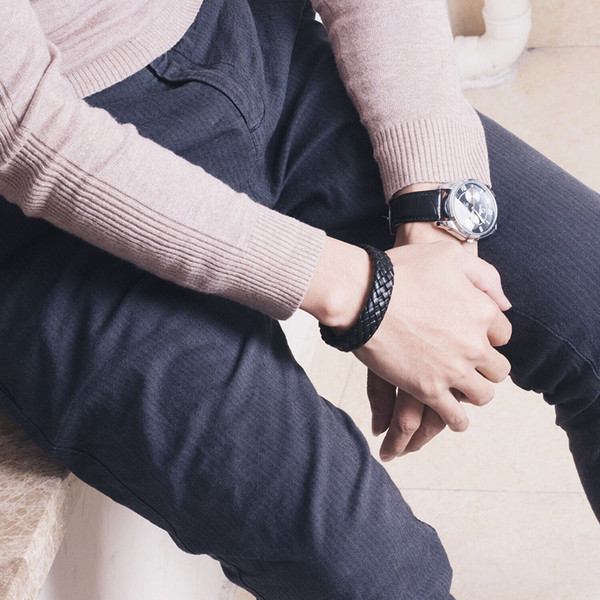 Bratara barbateasca moderna de culoare neagra din piele ecologica