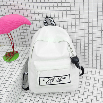 Rucsac pentru femei de zi cu zi în alb și negru, cu o inscripție