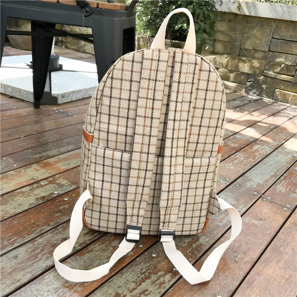 Γυναικείο σακίδιο σε διάφορα χρώματα