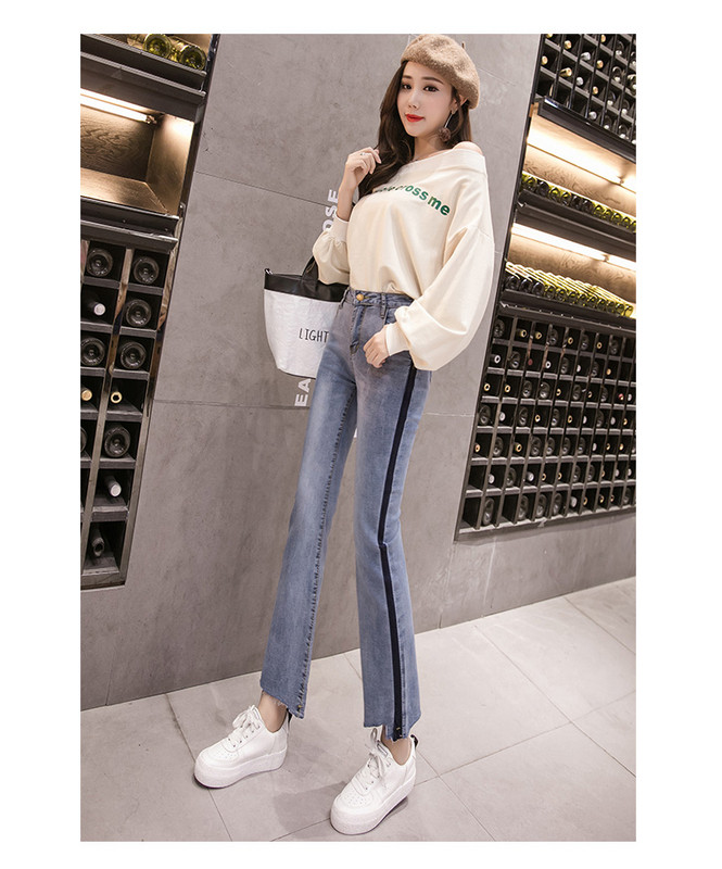 Modern női farmer világoskék színben