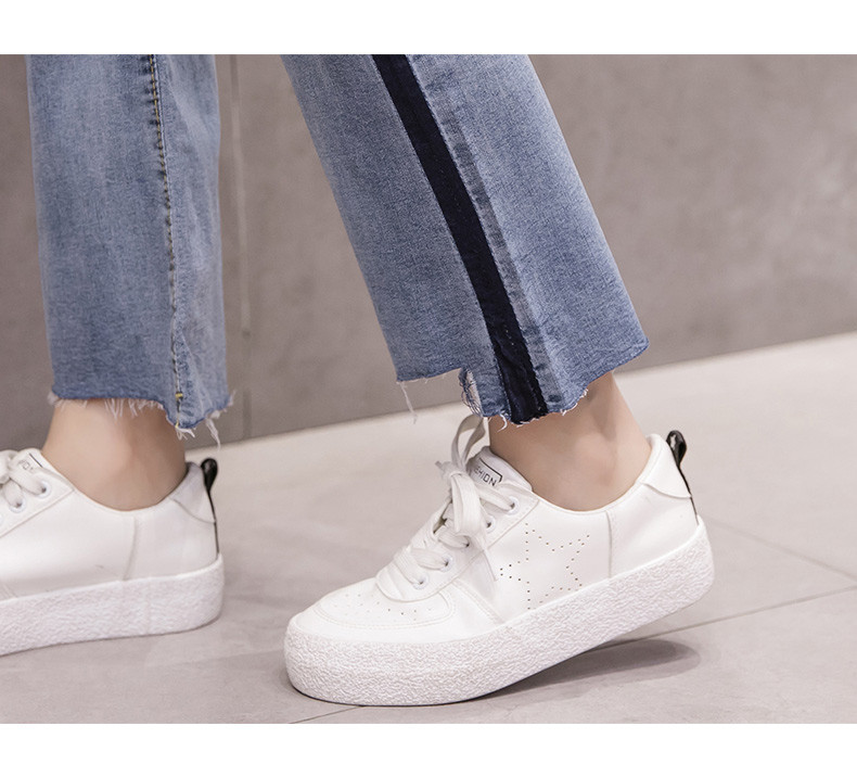 Modern női farmer világoskék színben