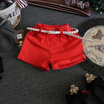 Актуални детски къси панталони за момичета  в червен цвят с колан 