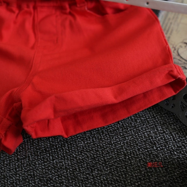 Aktuális gyerek rövidnadrág lányoknak piros színben, övvel