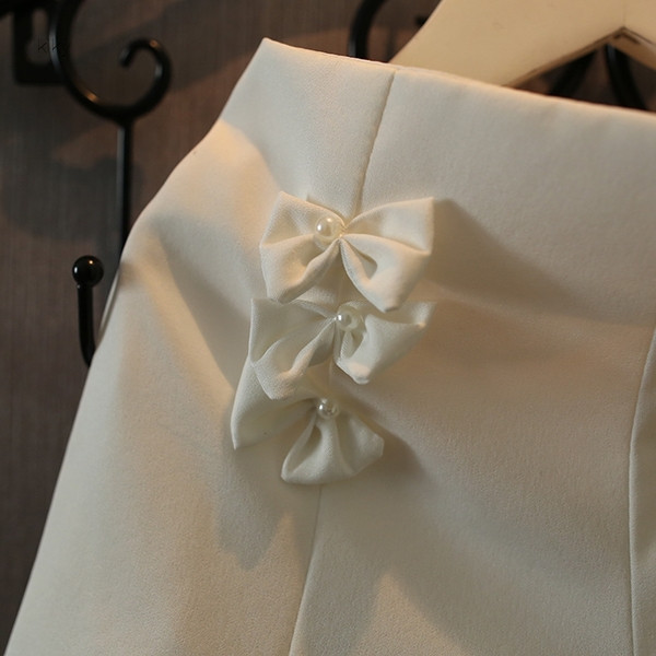 HIT Τρέχον σορτς μωρών για κορίτσια με ένα λευκό χρώμα