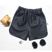 Μοντέρνα παιδικά σορτς για κορίτσια από οικολογικό δέρμα με μαύρο χρώμα