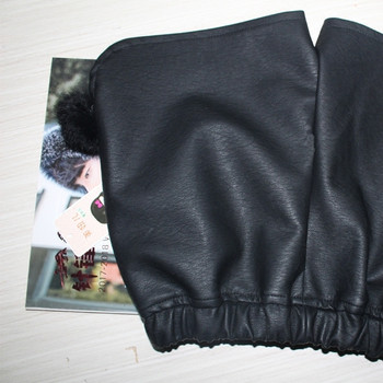 Модерни детски къси панталони за момичета от еко кожа с елемент -пух в черен цвят 