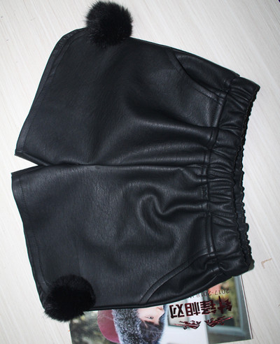 Μοντέρνα παιδικά σορτς για κορίτσια από οικολογικό δέρμα με μαύρο χρώμα