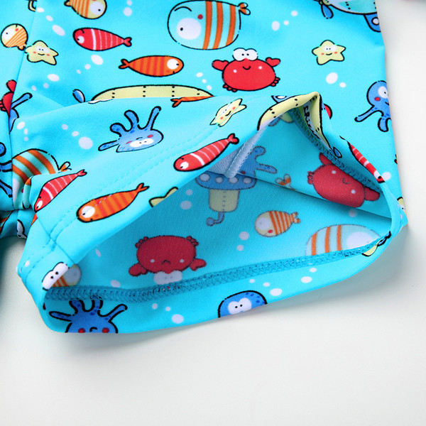 Μπότες παιδικών αγοριών σε μπλε χρώμα με εφαρμογές