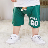 Μοντέρνα σορτς για αγόρια με συνδέσμους και επιγραφή