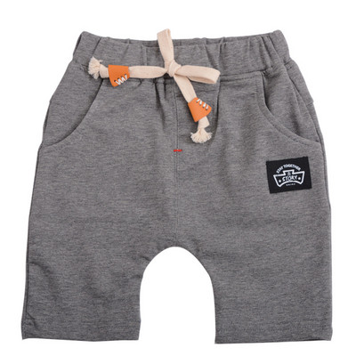 Μοντέρνα σορτς για αγόρια με συνδέσμους και επιγραφή