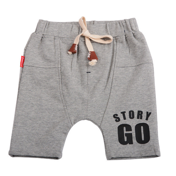 Μοντέρνα σορτς για αγόρια με συνδέσμους και επιγραφή