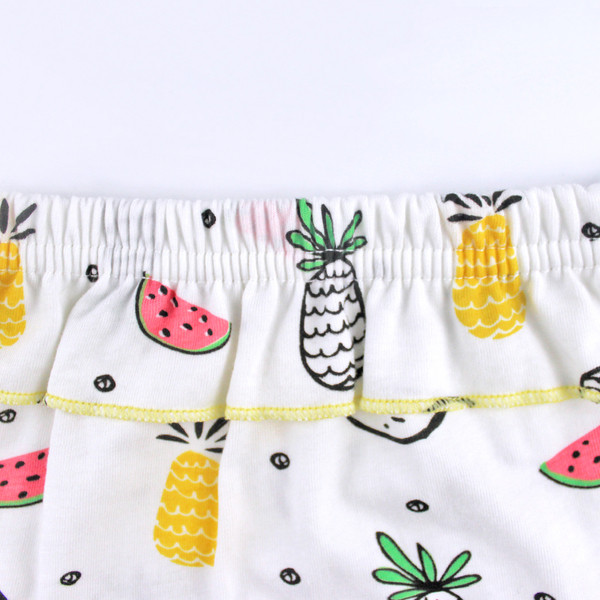 Памучно детско бельо за момичета в бял цвят с различни десени