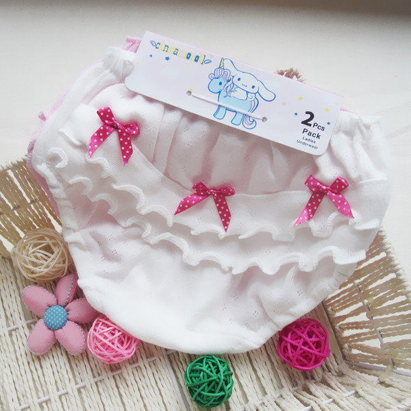 Gyermek fehérnemű lányoknak fehér és rózsaszín szalagokkal - négy darabból álló készlet