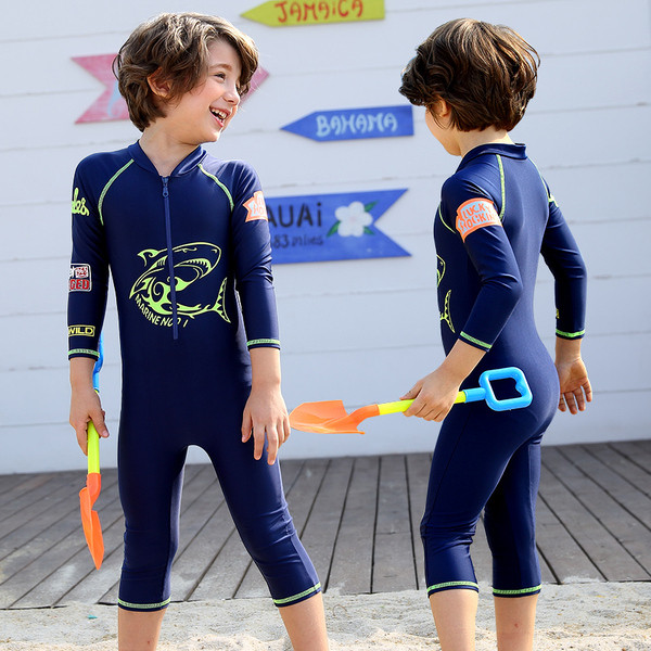 Costum de baie intreg pentru copii de culoare inchisa cu aplicatie