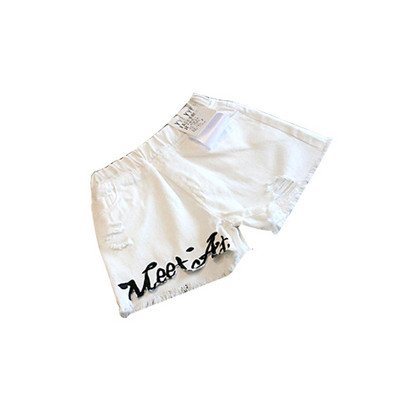 Модерни детски къси панталони за момичета в бял и черен надпис с елемент-бродерия 