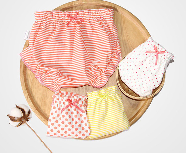 Négy gyermek fehérnemű szett lányoknak két modellben