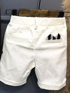 Μοντέρνα σορτς για αγόρια σε μαύρο και άσπρο