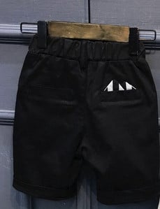 Μοντέρνα σορτς για αγόρια σε μαύρο και άσπρο