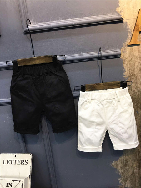 Μοντέρνα σορτς για αγόρια σε μαύρο και άσπρο