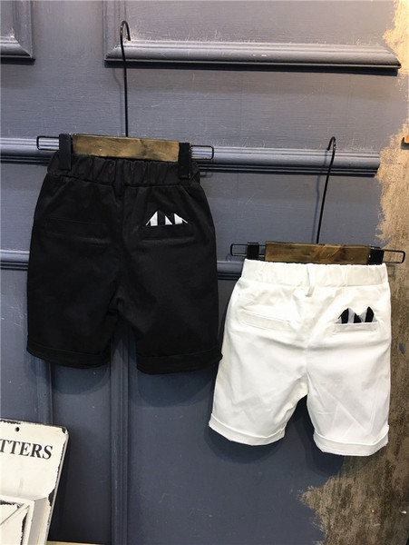 Μοντέρνα σορτς για αγόρια σε μαύρο και άσπρο