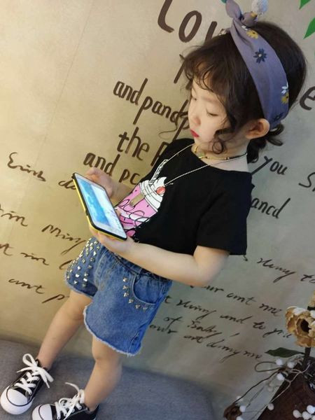 Μοντέρνα παιδικά σορτς με καπάκια και ελαστική μέση