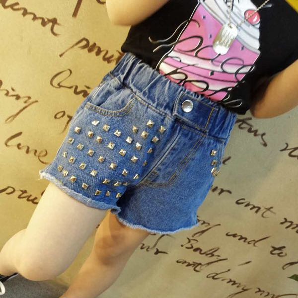 Μοντέρνα παιδικά σορτς με καπάκια και ελαστική μέση