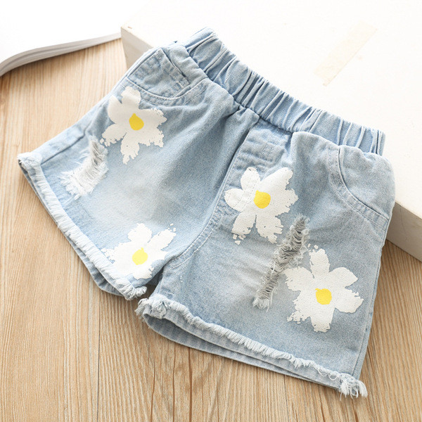 Gyermek rövid farmernadrág lányoknak színes rátéttel, világos színben