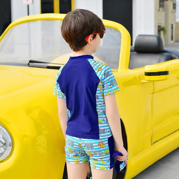 Gyermek fürdőruha fiúknak rátéttel, két színben