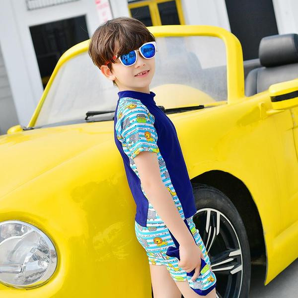 Gyermek fürdőruha fiúknak rátéttel, két színben