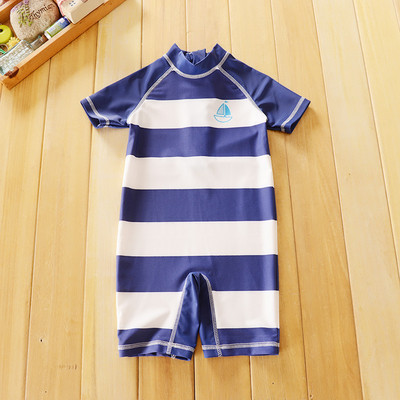 Costum de baie pentru copii modern în dungi pentru băieți cu aplicație