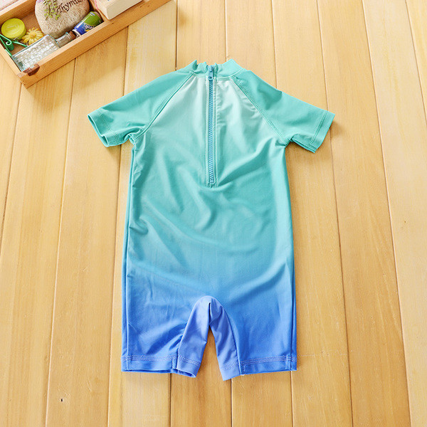 Costum de baie intreg pentru baieti in albastru cu inscriptie