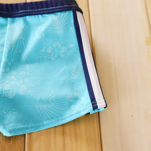 Moдерни детски бански в син цвят с цветен кант