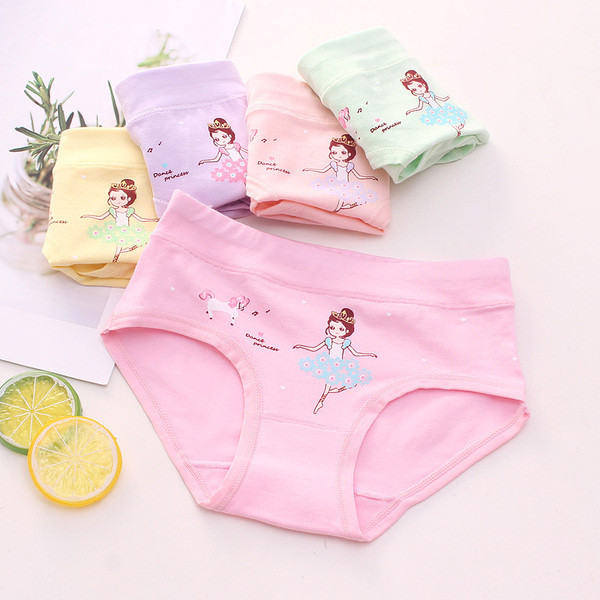 Σετ τεσσάρων παιδικών εσώρουχων με διαφορετικά χρώματα - δύο μοντέλα