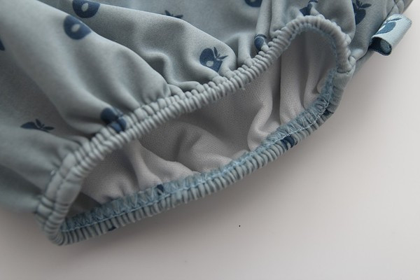 Παιδική φόρμα για αγόρια και κορίτσια σε δύο χρώματα