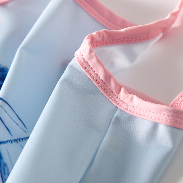 Teljes fürdőruha lányoknak tülllel és vékony pántokkal