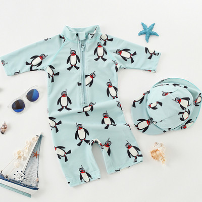 Σύγχρονες μπότες μωρών για αγόρια με καπέλο