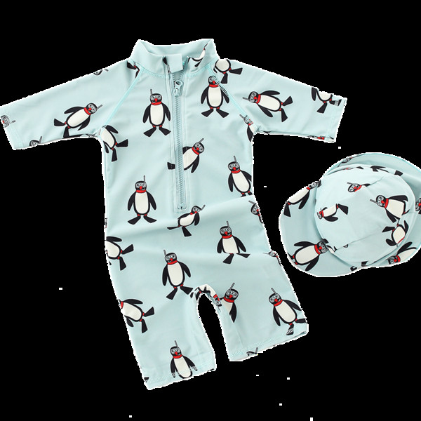 Σύγχρονες μπότες μωρών για αγόρια με καπέλο