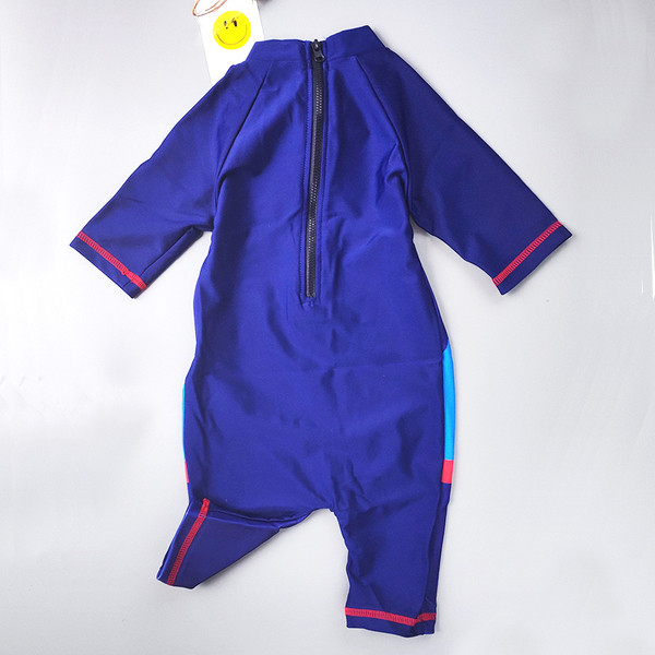 Costum de baie casual pentru copii cu aplicatie pentru baieti