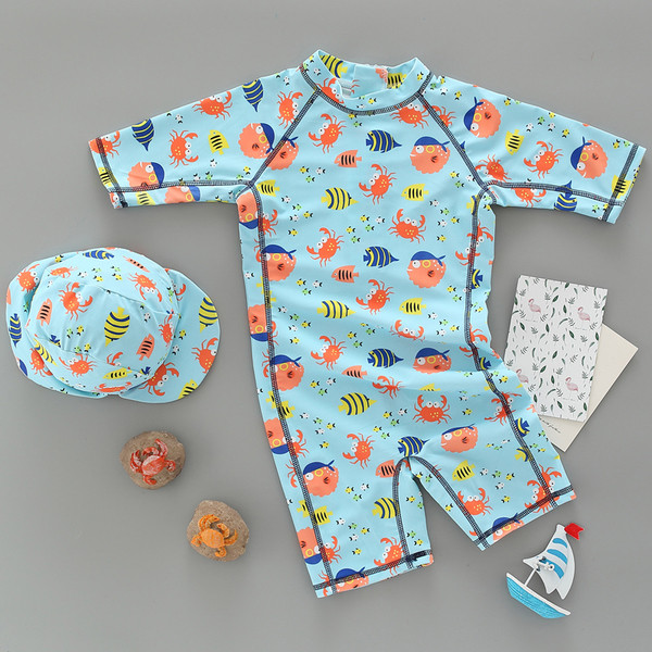 Alkalmi gyerek fürdőruha fiúknak sapkával