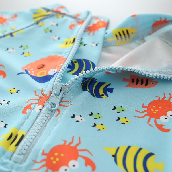 Alkalmi gyerek fürdőruha fiúknak sapkával