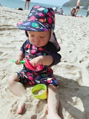 Modern, színes gyerek fürdőruha fiúknak