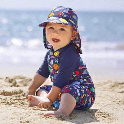 Модерен детски шарен бански костюм за момчета