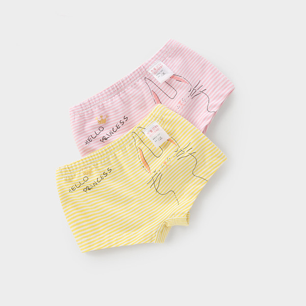 Napi gyerek fehérnemű lányoknak rátéttel és felirattal két színben