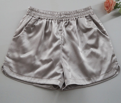 Pantaloni scurți de damă cu buzunare în patru culori