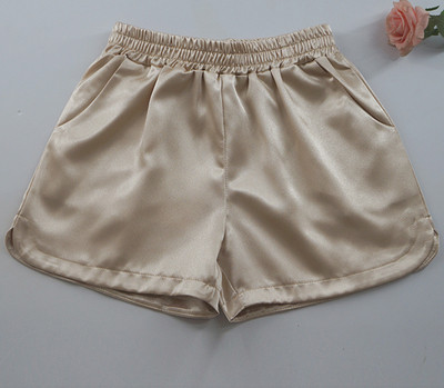 Pantaloni scurți de damă cu buzunare în patru culori