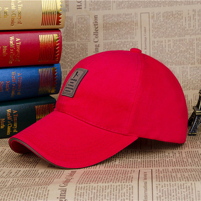 Alkalmi férfi sapka napellenzővel és emblémával több színben