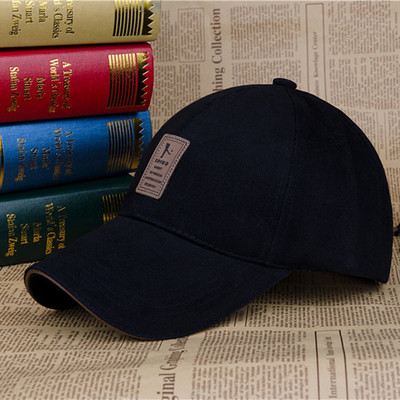 Alkalmi férfi sapka napellenzővel és emblémával több színben