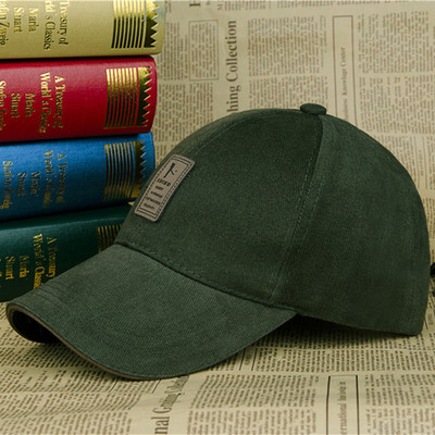 Alkalmi férfi sapka napellenzővel és emblémával több színben