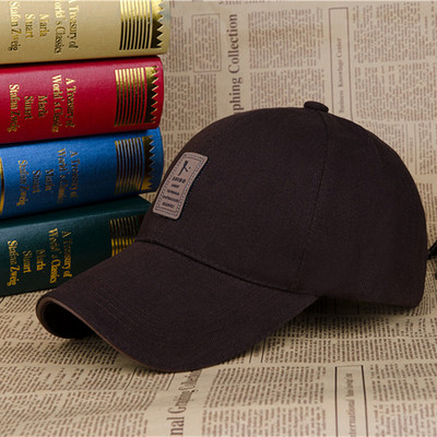 Alkalmi férfi sapka napellenzővel és emblémával több színben