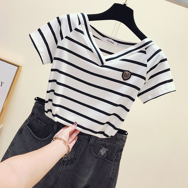 Κομψή μπλούζα με κοντό μανίκι και ντεκολτέ σε σχήμα V σε τρία χρώματα